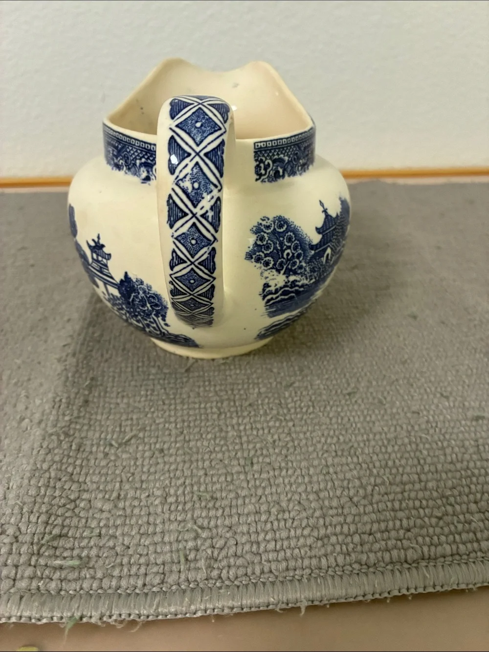 Vintage Blue willow transfer where picture. Good condition.